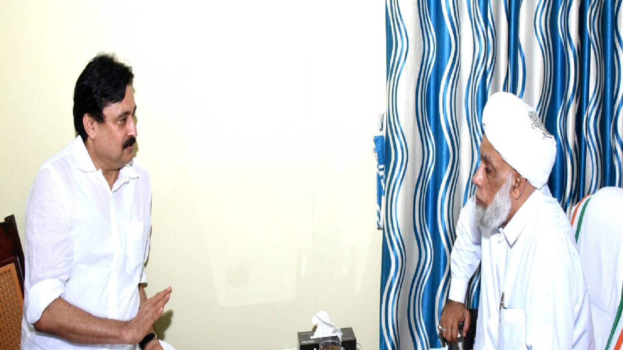 സമസ്ത അധ്യക്ഷനെ സന്ദർശിച്ച് വഖഫ് വകുപ്പ് മന്ത്രി വി. അബ്ദുറഹ്മാൻ ; ആശങ്കകൾ മുഖ്യമന്ത്രിയെ അറിയിക്കുമെന്ന് മന്ത്രി