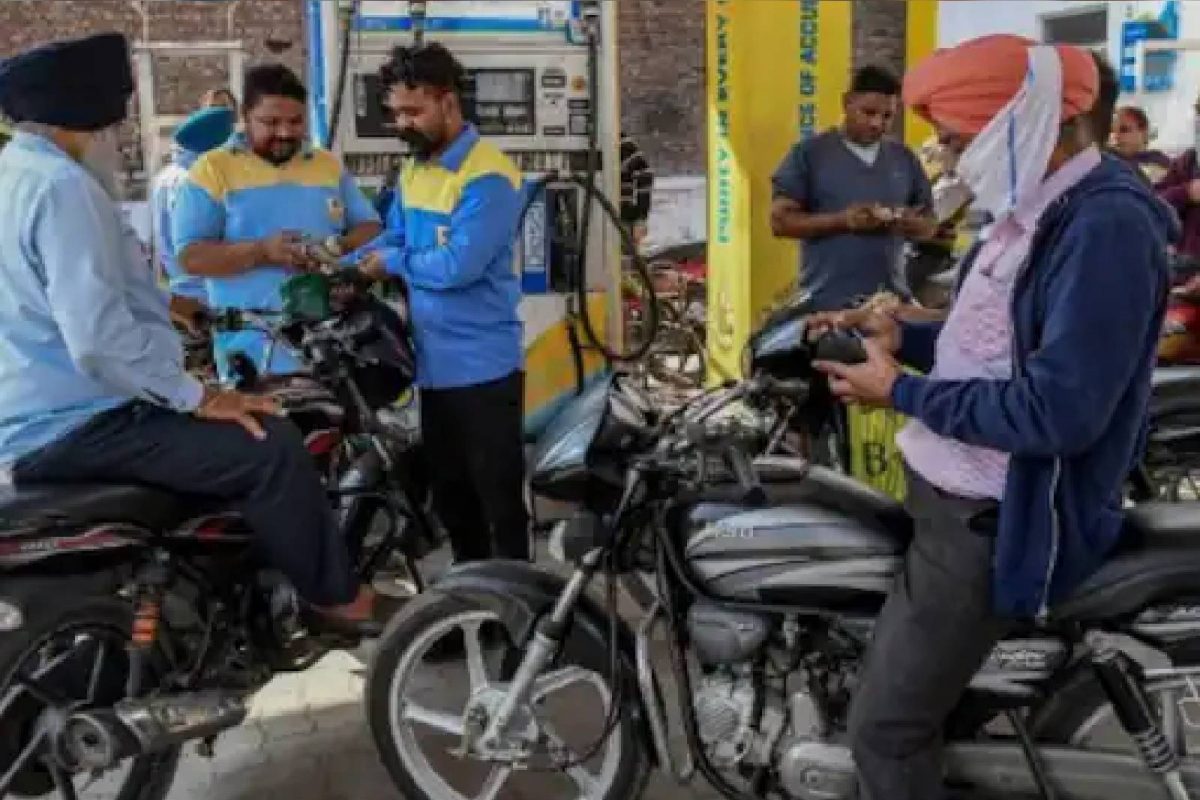 പെട്രോളിന് 25 രൂപ കുറച്ചു; ഇരുചക്ര വാഹന ഉപഭോക്താക്കൾക്ക് വമ്പൻ പ്രഖ്യാപനവുമായി ജാർഖണ്ഡ്