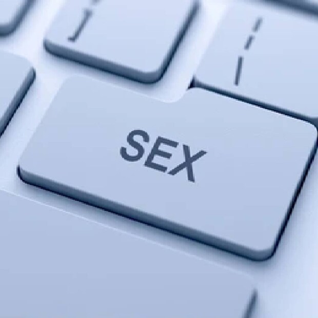  പ്രായപൂർത്തിയായ 20 സ്ത്രീകളിൽ നടത്തിയ ഉത്തേജക പഠനം ന്യൂറോ സയൻസ് ജേണലിൽ പ്രസിദ്ധീകരിച്ചു. ഗവേഷണത്തിന്റെ ഭാഗമായി, 18 നും 45 നും ഇടയിൽ പ്രായമുള്ള വനിതാ സന്നദ്ധപ്രവർത്തകർ പങ്കെടുത്തിരുന്നു. പഠനത്തിലെ കണ്ടെത്തലുകളെക്കുറിച്ച് കൂടുതലറിയാം (തുടർന്ന് വായിക്കുക)