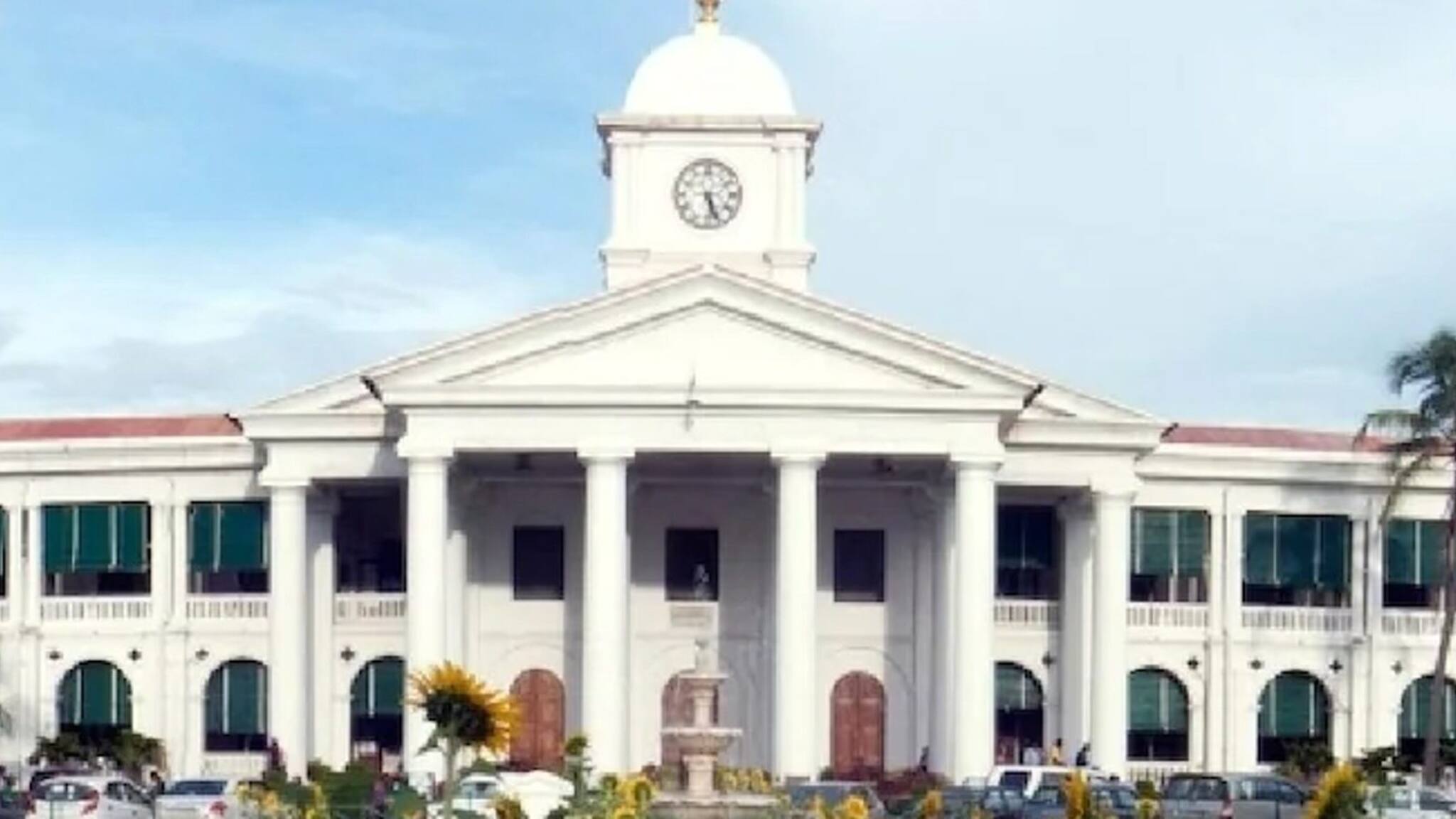 പതിനായിരത്തോളം കേരള സർക്കാർ ഉദ്യോഗസ്ഥർ മെയ് 31 നു വിരമിക്കുന്നതെന്തുകൊണ്ട്?