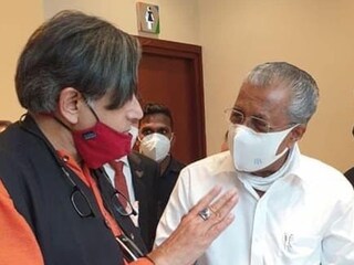 ശശി തരൂരും മുഖ്യമന്ത്രി പിണറായി വിജയനും