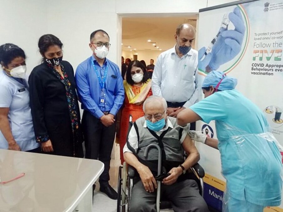  ഓണ്‍ലൈന്‍ വഴിയും നേരിട്ടും ബുക്ക് ചെയ്യാം. കരുതല്‍ ഡോസ് വാക്‌സിനേഷനായി വീണ്ടും രജിസ്റ്റര്‍ ചെയ്യേണ്ടതില്ല. (ANI)