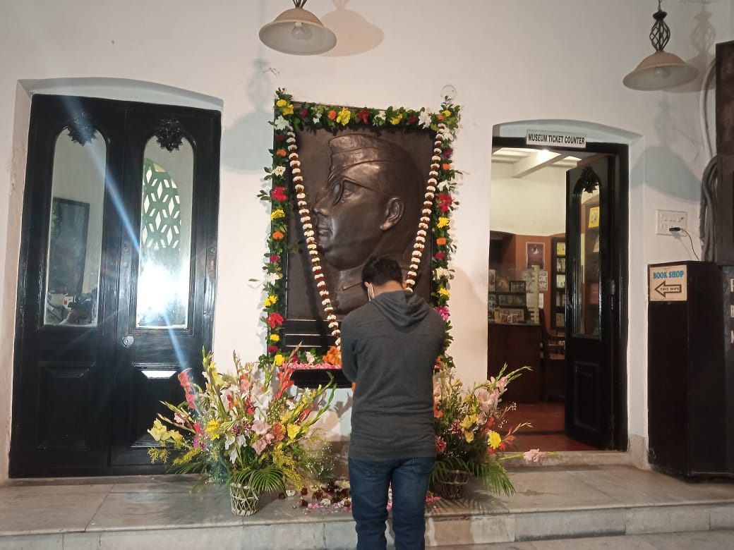  അതേസമയം, നേതാജി സുഭാഷ് ചന്ദ്ര ബോസിന്റെ ജന്മദിനം ദേശീയ അവധിയായി പ്രഖ്യാപിക്കണമെന്നു ബംഗാള്‍ മുഖ്യമന്ത്രി മമതാ ബാനര്‍ജി ആവശ്യപ്പെട്ടു.(Image: Arpita Hazra)