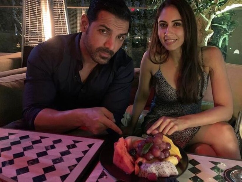 ബോളിവുഡ് (bollywood)താരം ജോൺ എബ്രഹാമിനും (John Abraham)ഭാര്യ പ്രിയ രഞ്ജലിനും കോവിഡ് (Covid 19)സ്ഥിരീകരിച്ചു. ജോൺ എബ്രഹാം ഇൻസ്റ്റഗ്രാമിലൂടെയാണ് രോഗബാധയെ കുറിച്ച് അറിയിച്ചത്.
