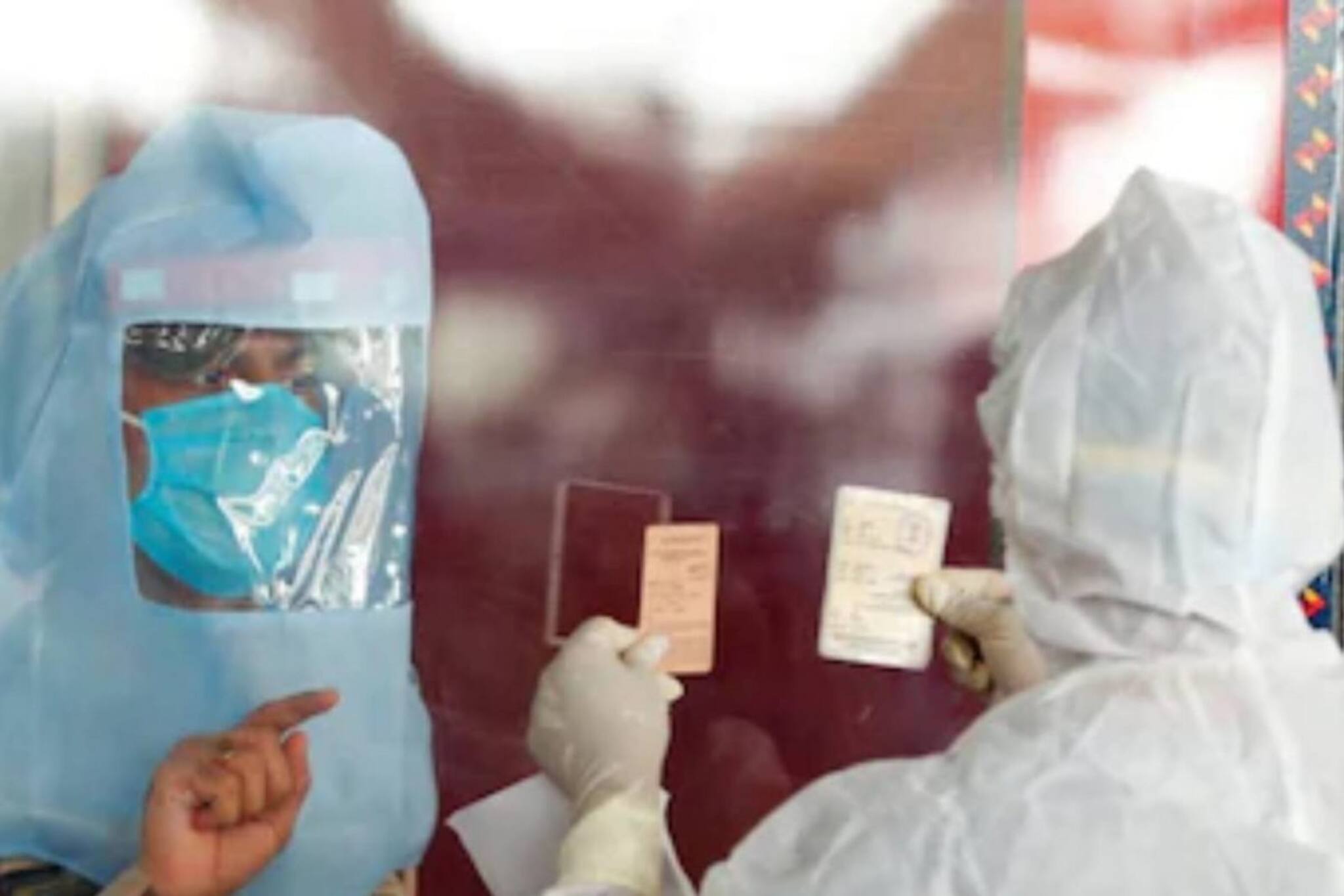 Covid 19 | ദുബായിലേക്കുള്ള വിമാനത്തിൽ കയറാനെത്തിയ അഞ്ച് പേർക്ക് കോവിഡ്; കൂട്ടത്തിൽ ഗർഭിണിയായ യുവതിയും