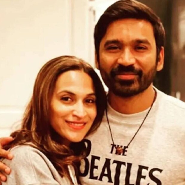  മെഗാസ്റ്റാർ രജനികാന്തിന്റെ മകൾ ഐശ്വര്യയും ധനുഷും 2004-ൽ വിവാഹിതരായി. യഥാക്രമം 2006-ലും 2010-ലും ജനിച്ച യത്ര, ലിംഗ എന്നീ രണ്ട് ആൺമക്കളുടെ മാതാപിതാക്കളാണ് ഇവർ. 38 കാരനായ ധനുഷും 40 കാരിയായ ഐശ്വര്യയും തങ്ങളുടെ സോഷ്യൽ മീഡിയ അക്കൗണ്ടുകളിൽ വേർപിരിയൽ അറിയിച്ചുകൊണ്ടുള്ള ഒരു കുറിപ്പ് പങ്കിട്ടുകൊണ്ടാണ് വേർപിരിയൽ വാർത്ത അറിയിച്ചത്