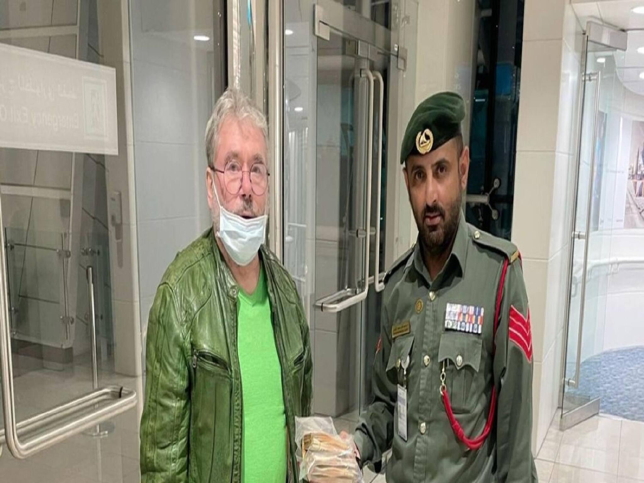 Dubai Police | വിമാനത്താവളത്തില്‍ വെച്ച് പണം നഷ്ടപ്പെട്ട യാത്രക്കാരന് 28 ലക്ഷം രൂപ തിരികെ നല്‍കി ദുബായ് പൊലീസ്