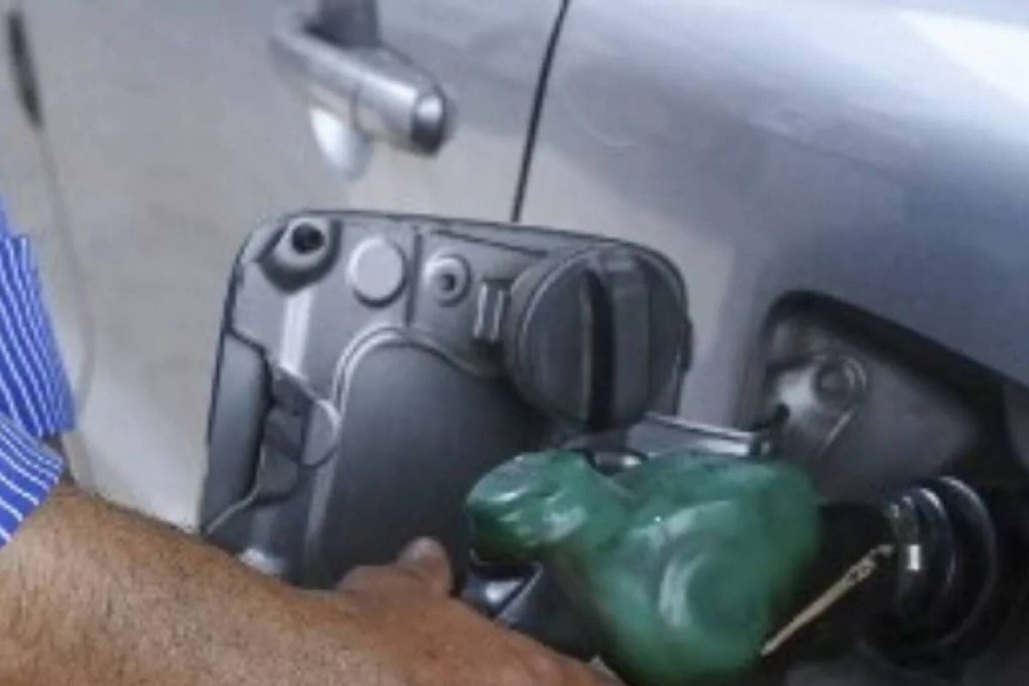 50 രൂപയ്ക്ക് പെട്രോൾ കടം നൽകാത്തതിന് പമ്പ് അടിച്ചു തകർത്തു; മൂന്ന് പേർ കസ്റ്റഡിയിൽ