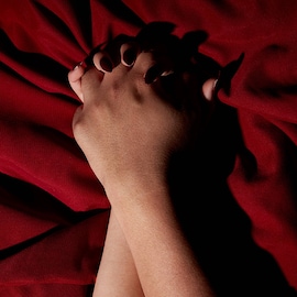 സെക്സ് ചെയ്യുമ്പോൾ അലർജി, നടക്കാൻ കഴിയാത്ത സ്ഥിതിയുണ്ടായി; മോഡലിന്റെ വെളിപ്പെടുത്തൽ