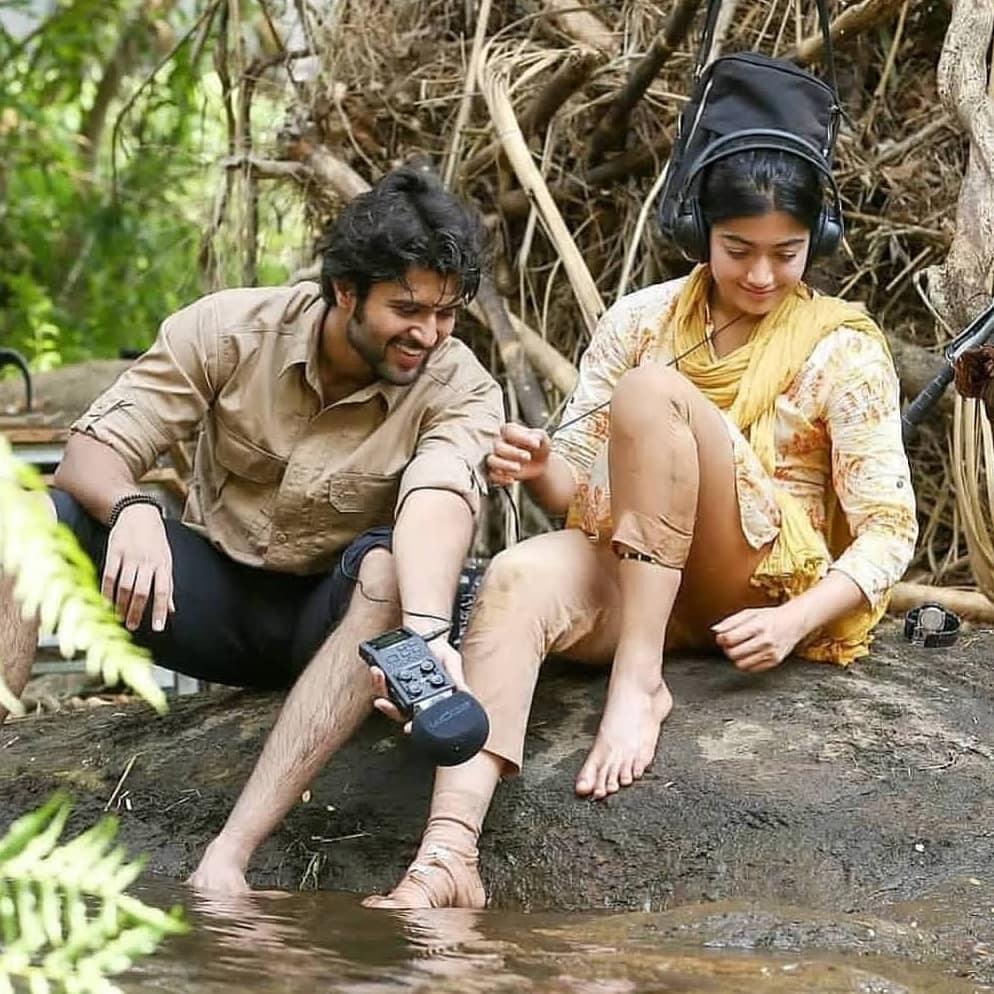  രശ്മികയുമായുള്ള വിവാഹം എന്നുണ്ടാകുമെന്ന് പറയുമെന്ന് പ്രതീക്ഷിച്ച ആരാധകരെ വിജയ് നിരാശപ്പെടുത്തി. പ്രചരിക്കുന്ന വാർത്തകൾ അടിസ്ഥാനരഹിതമാണെന്നാണ് വിജയ് ആവർത്തിച്ചിരിക്കുന്നത്.