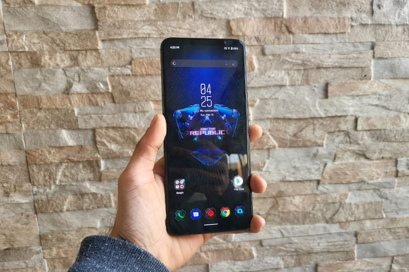 In terms of specifications, the Asus ROG Phone 5s and ROG Phone 5s Pro come a 6.78-inch Samsung AMOLED display with a 2,488 x 1080 resolution and 144Hz refresh rate.