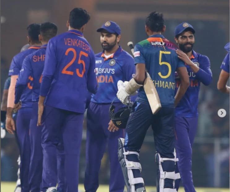 India national cricket team, sri lanka national cricket team, captain rohit sharma, rohi sharma 50th catch t20i, India recorded their 10th consecutive T20I win at home, Team India’s 11th consecutive win in T20Is, Rohit Sharma’s 16th home win as a T20I captain, Rohit Sharma surpasses kane Williamson, rohit sharam breaks eoin morgan record, ind vs Sl t20, कप्तान रोहित शर्मा, रोहित के टी20 में 50 कैच, रोहित शर्मा ने मोर्गन को पछाड़ा, रोहित शर्मा ने केन विलियमसन का रिकॉर्ड तोड़ा
