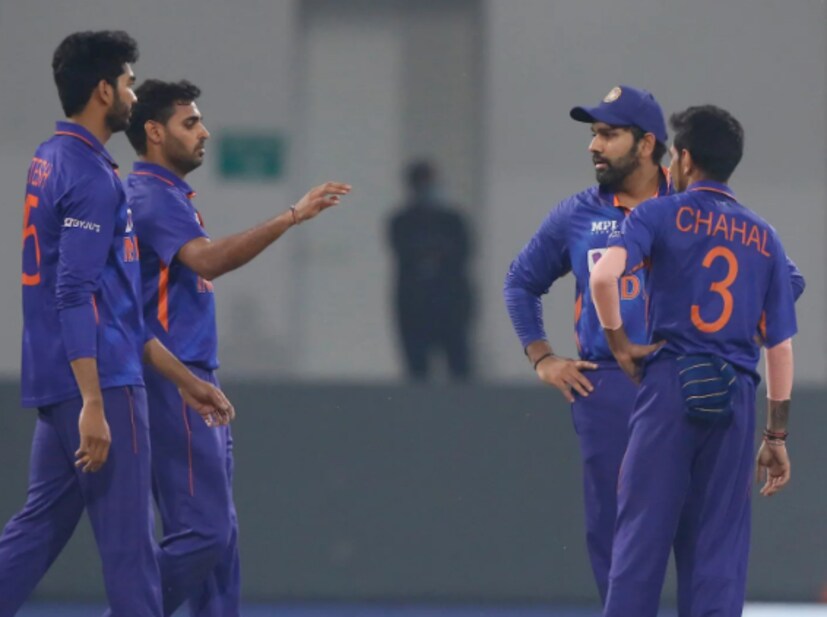 India national cricket team, sri lanka national cricket team, captain rohit sharma, rohi sharma 50th catch t20i, India recorded their 10th consecutive T20I win at home, Team India’s 11th consecutive win in T20Is, Rohit Sharma’s 16th home win as a T20I captain, Rohit Sharma surpasses kane Williamson, rohit sharam breaks eoin morgan record, ind vs Sl t20, कप्तान रोहित शर्मा, रोहित के टी20 में 50 कैच, रोहित शर्मा ने मोर्गन को पछाड़ा, रोहित शर्मा ने केन विलियमसन का रिकॉर्ड तोड़ा