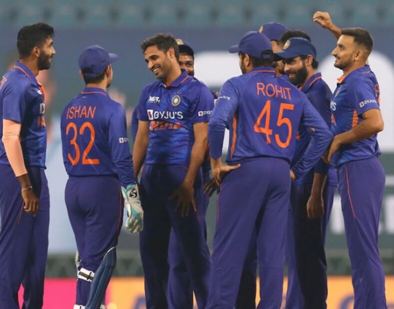India national cricket team, sri lanka national cricket team, captain rohit sharma, rohi sharma 50th catch t20i, India recorded their 10th consecutive T20I win at home, Team India’s 11th consecutive win in T20Is, Rohit Sharma’s 16th home win as a T20I captain, Rohit Sharma surpasses kane Williamson, rohit sharam breaks eoin morgan record, ind vs Sl t20, कप्तान रोहित शर्मा, रोहित के टी20 में 50 कैच, रोहित शर्मा ने मोर्गन को पछाड़ा, रोहित शर्मा ने केन विलियमसन का रिकॉर्ड तोड़ा