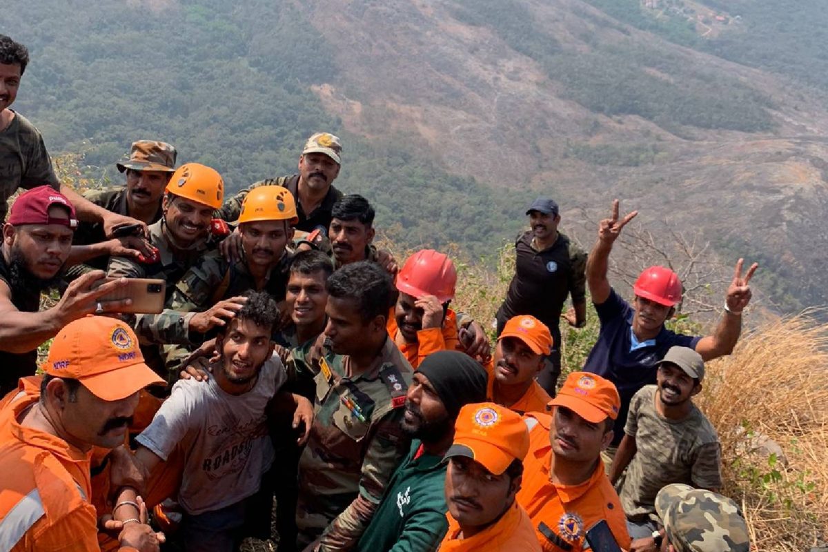 Malampuzha Rescue | സൈന്യത്തിനൊപ്പം ബാബു മുകളിലെത്തി; എയർലിഫ്റ്റിന് ഹെലികോപ്റ്റർ സജ്ജം