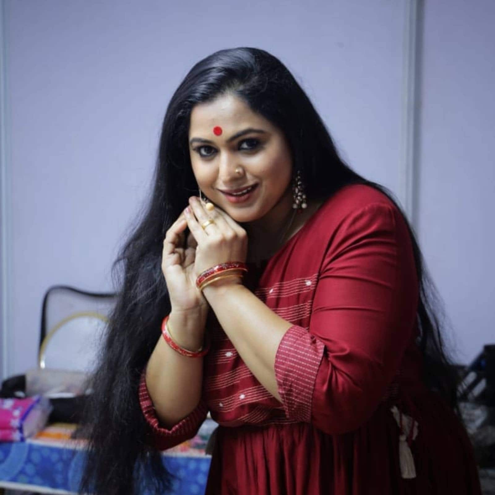 കിലോക്കണക്കിനു സ്വർണവും കോടികളുടെ ഭൂസ്വത്തും ഉള്ളവന് എന്തിനാണ് KSFE ചിട്ടി?  നടി ലക്ഷ്മിപ്രിയ | Actress Lakshmi Priya slams KSFE chit in a facebook post  – News18 Malayalam