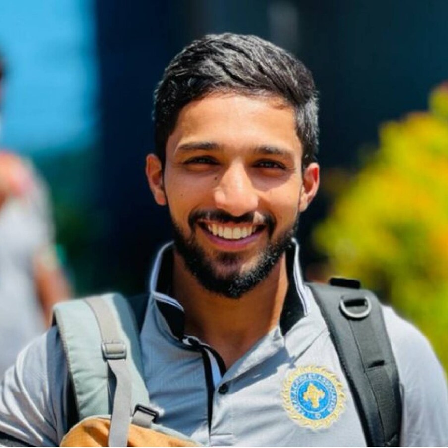  കഴിഞ്ഞ സീസണില്‍ റോയല്‍ ചലഞ്ചേഴ്‌സ് ബാംഗ്ലൂര്‍ ടീമില്‍ ഉള്‍പ്പെട്ട മറ്റൊരു മലയാളി താരമായ മുഹമ്മദ് അസ്ഹറുദ്ദീനും പട്ടികയിൽ ഉൾപെട്ടിട്ടുണ്ട്. 20 ലക്ഷം രൂപയാണ് അസ്ഹറുദ്ദീന്റെ അടിസ്ഥാന വില.