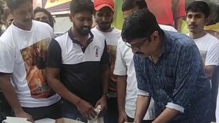 ചിത്രത്തിൻ്റെ പ്രദർശന വിജയം കൊച്ചിയിൽ ഫാൻസ് അസോസിയേഷൻ്റെ നേതൃത്വത്തിൽ കേക്ക് മുറിച്ച് ആഘോഷിക്കുന്നു ചിത്രത്തിൻ്റെ പ്രദർശന വിജയം കൊച്ചിയിൽ ഫാൻസ് അസോസിയേഷൻ്റെ നേതൃത്വത്തിൽ കേക്ക് മുറിച്ച് ആഘോഷിക്കുന്നു