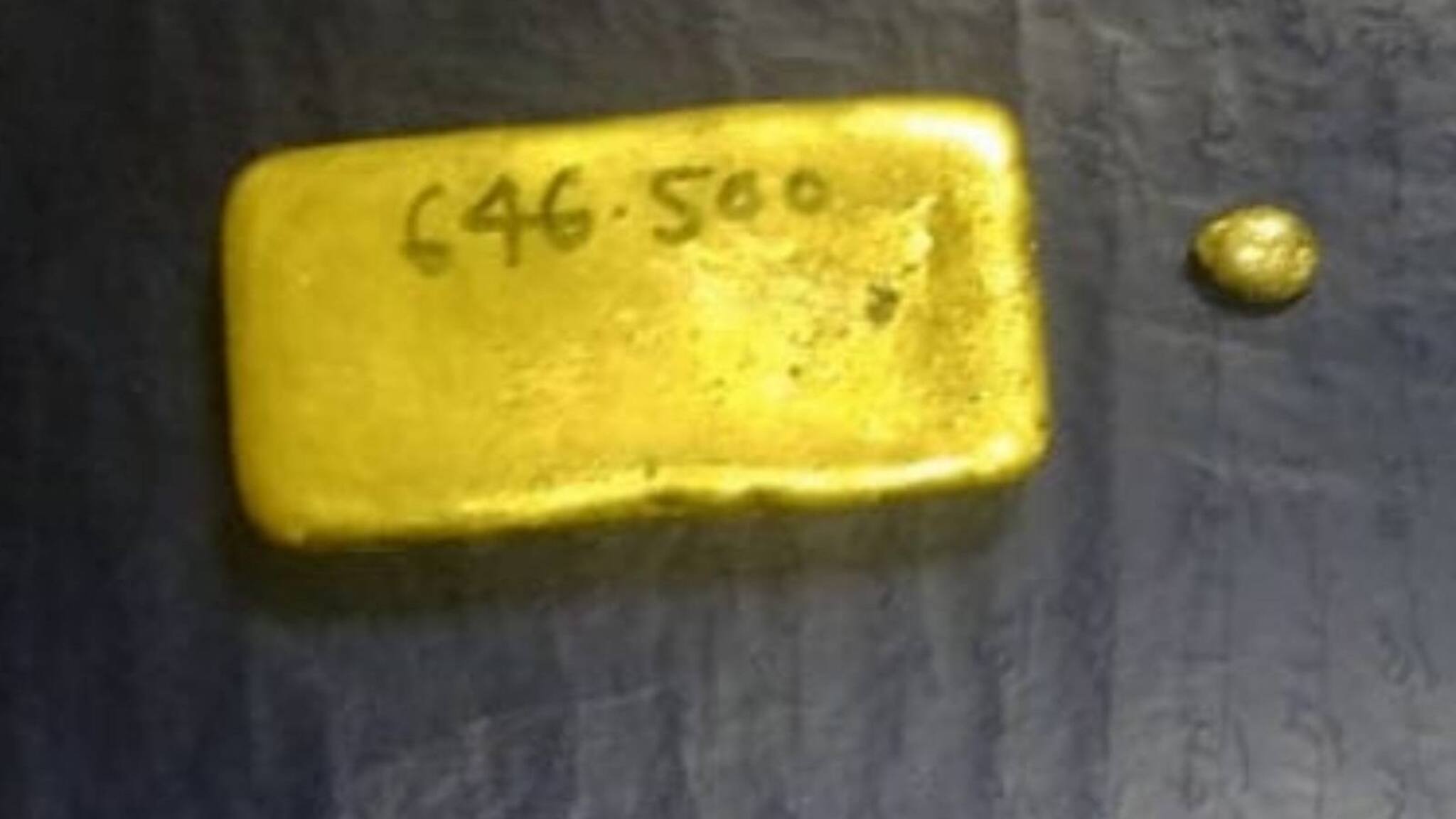 Gold Seized | നെടുമ്പാശേരിയിൽ വൻ സ്വർണവേട്ട; 224 പവനോളം സ്വർണം പിടികൂടി; മൂന്നുപേർ പിടിയിൽ