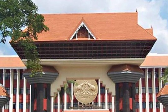 സര്‍ക്കാര്‍ ഉദ്യോഗസ്ഥരുടെ ശമ്പള സ്‌കെയിലില്‍ ഇതിനോടകം മാറ്റംവന്നെന്നും ജീവിത ചെലവ് എല്ലാവര്‍ക്കും ഒരുപോലെയാണെന്നും ചൂണ്ടിക്കാട്ടിയാണ് സര്‍ക്കാര്‍ നടപടി
