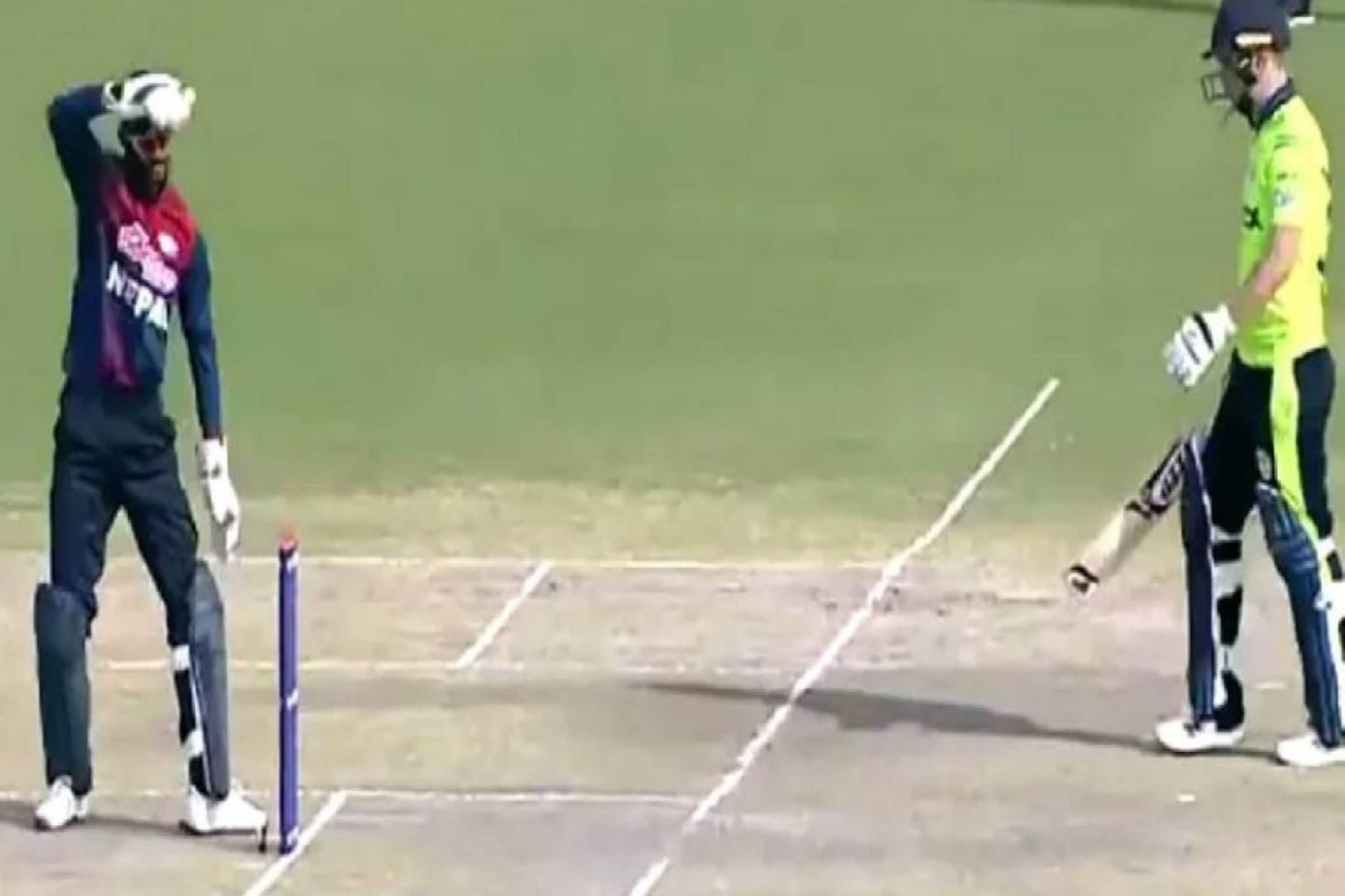 ബൗളറുമായി കൂട്ടിയിടിച്ച് വീണ് ബാറ്റർ; റണ്ണൗട്ടാക്കാതെ കീപ്പർ; കയ്യടിച്ച് ആരാധകർ