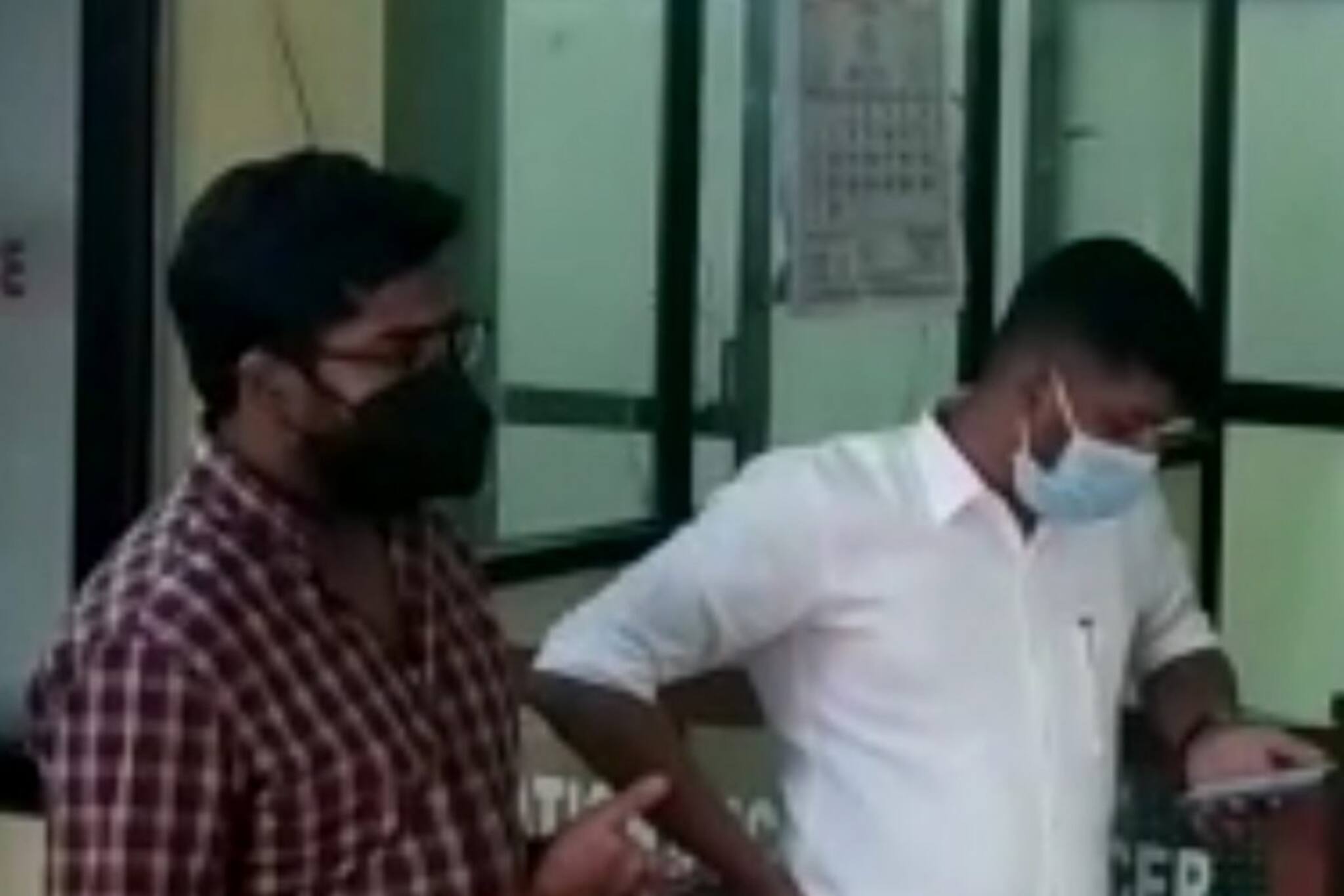 ബലാത്സംഗക്കേസിൽ വ്ലോഗർ ശ്രീകാന്ത് വെട്ടിയാറിനെ പൊലീസ് ചോദ്യം ചെയ്യുന്നു