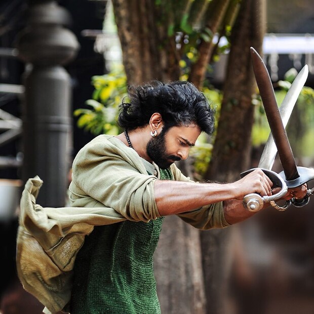  ഇന്ത്യൻ ഇതിഹാസമായ രാമായണത്തിന്റെ സിനിമാറ്റിക് അഡാപ്റ്റേഷനായ ഈ സിനിമയിൽ നടൻ സെയ്ഫ് അലി ഖാൻ രാവണനായി അഭിനയിക്കും. ലങ്കേഷ് എന്നായിരിക്കും കഥാപാത്രത്തിന് പേര്. റിലീസിനും മുൻപ് സിനിമയുടെ തിയേറ്റർ അവകാശം വമ്പൻ തുകക്ക് വിറ്റുപോയതും വാർത്തയായിക്കഴിഞ്ഞു (തുടർന്നു വായിക്കുക)