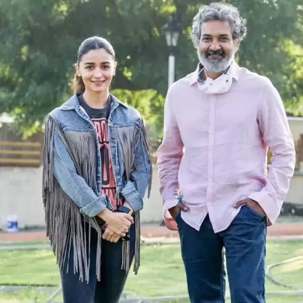  IANS റിപ്പോർട്ട് പറയുന്നതനുസരിച്ച്, ആലിയ ഭട്ട് തന്റെ ഇൻസ്റ്റഗ്രാം ഫീഡിൽ നിന്ന് സിനിമയുമായി ബന്ധപ്പെട്ട കുറച്ച് പോസ്റ്റുകൾ ഡിലീറ്റ് ചെയ്തതായി ചൂണ്ടിക്കാട്ടുന്നു. ഇൻസ്റ്റഗ്രാമിൽ നടി രാജമൗലിയെ അൺഫോളോ ചെയ്തതായും വാർത്തയുണ്ട്. എന്നാൽ ഇതിന് ആധികാരിക തെളിവുകളൊന്നുമില്ല. ആലിയ ഭട്ടിനെ പ്രകോപിപ്പിച്ചു എന്ന് പറയപ്പെടുന്ന ഒരു കാരണവുമുണ്ട് (തുടർന്ന് വായിക്കുക)