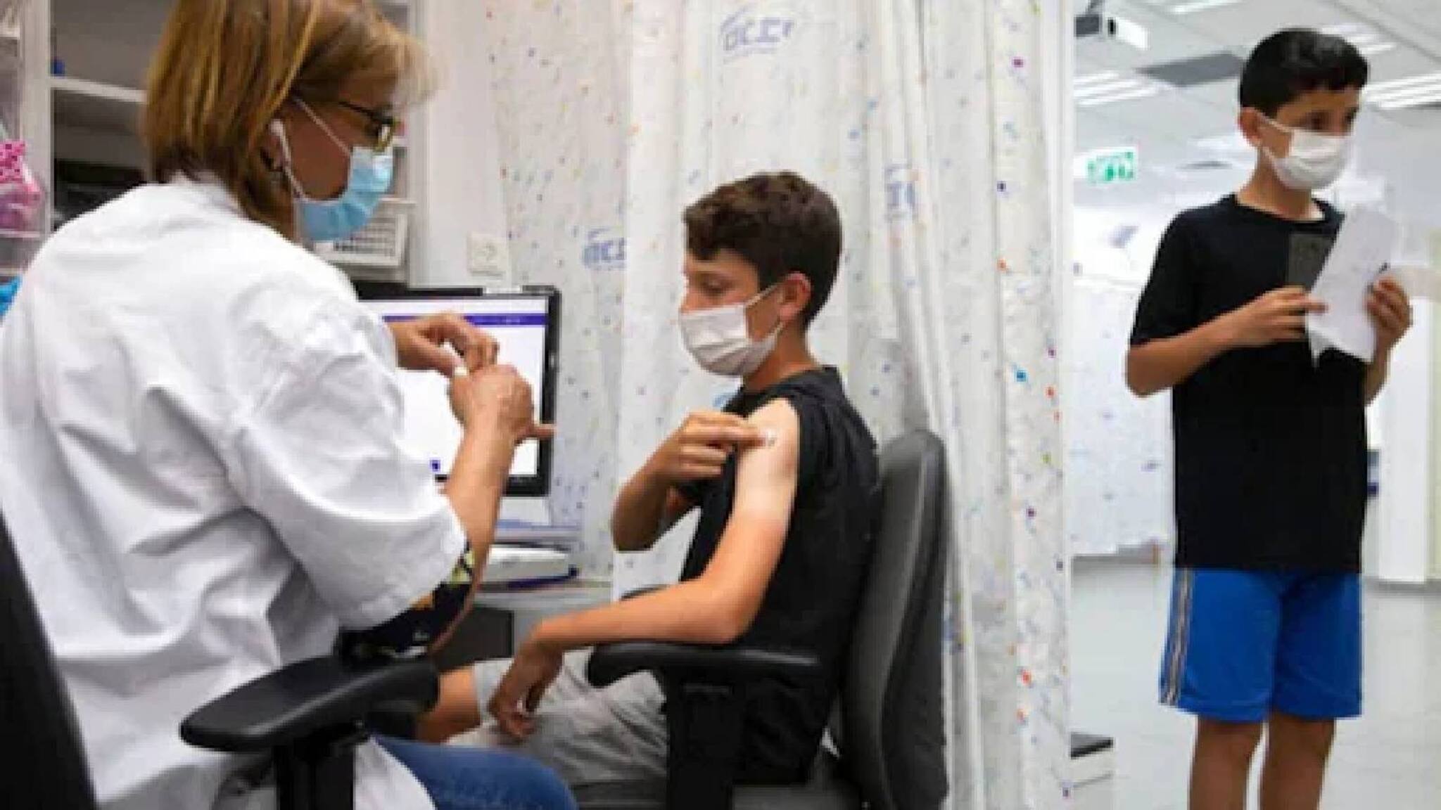 Covid 19 വാക്‌സിനുകൾ ഒമിക്രോൺ തരംഗത്തിൽ കൗമാരക്കാർക്ക് ഫലപ്രദമായ സംരക്ഷണം നൽകിയില്ലെന്ന് പഠനം