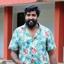 പുതിയ സിനിമയുടെ വിശദാംശങ്ങളുമായി ശ്രീകാന്ത് വെട്ടിയാർ; ചോദ്യങ്ങളുമായി ഫോളോവേഴ്സ്