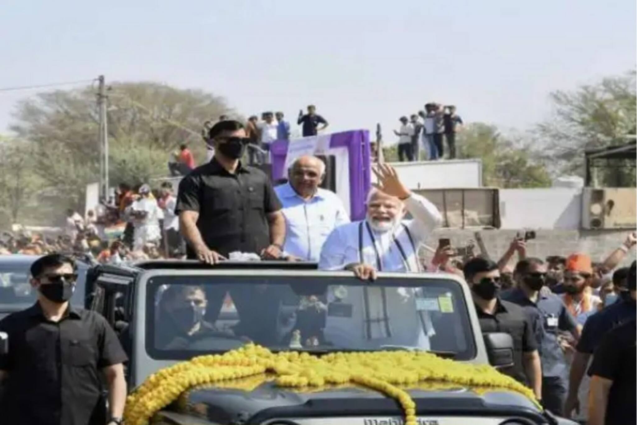 ഗുജറാത്ത് റോഡ് ഷോയ്ക്ക് മോദി എത്തിയത് ഥാറിൽ; നന്ദി അറിയിച്ച് ആനന്ദ് മഹീന്ദ്ര