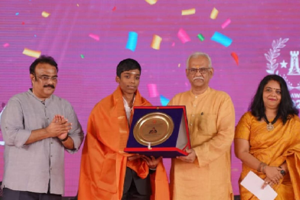 ശങ്കരപുരസ്‌കാരം ഏറ്റുവാങ്ങി ഗ്രാന്‍റ് മാസ്റ്റര്‍ പ്രഗ്‌നാനന്ദ