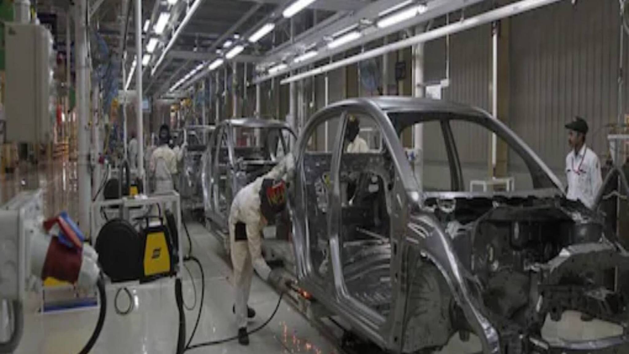 War in Ukraine | യുക്രെയ്ന്‍ അധിനിവേശം; റഷ്യയിലെ ഉത്പാദനം നിര്‍ത്തിവെച്ച് മുന്‍നിര വാഹനനിര്‍മ്മാതാക്കള്‍