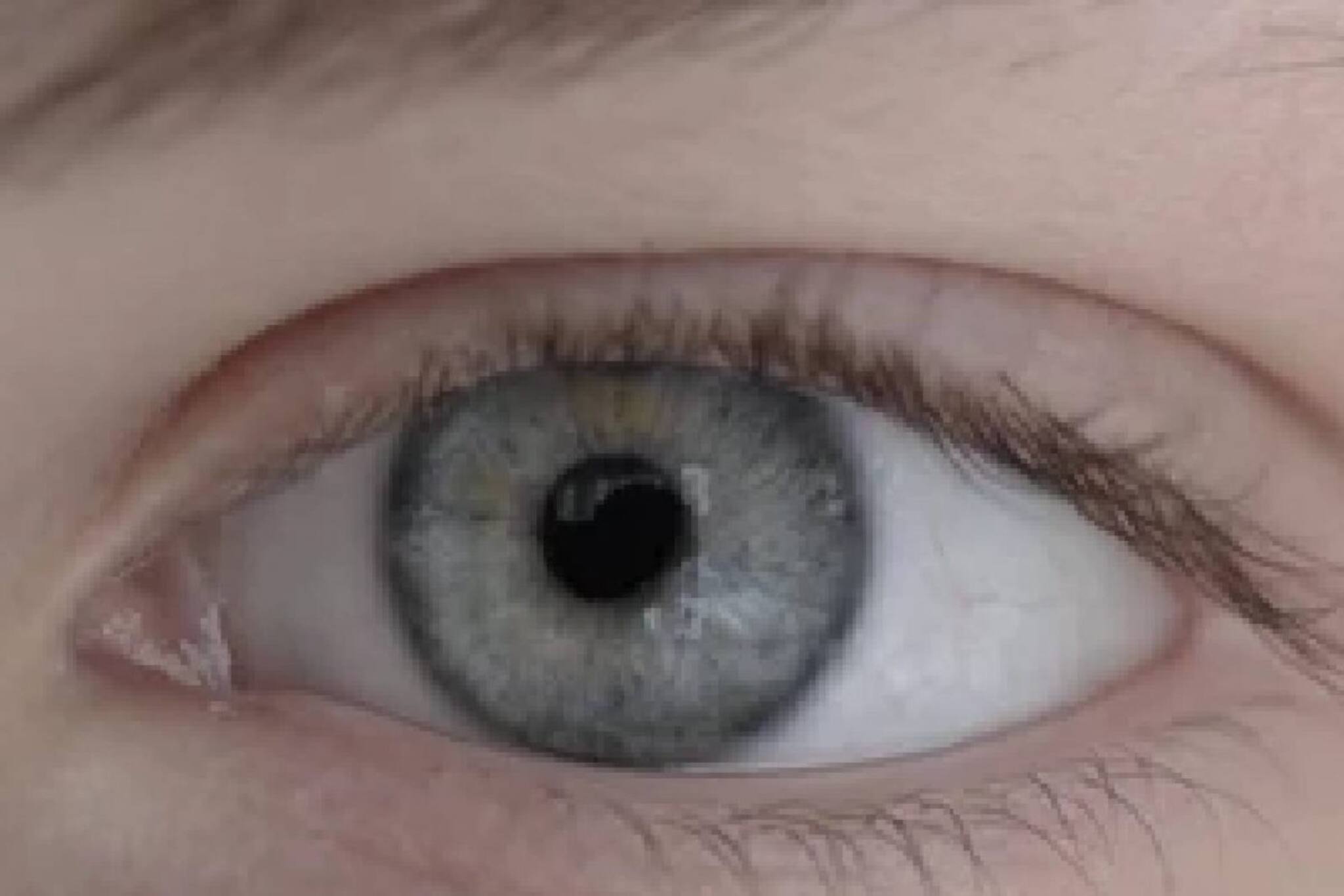 യുവാവിനെ കണ്ണുകെട്ടി ലൈറ്റുകൾ ഓഫാക്കിയ ശേഷം വകവരുത്താൻ ശ്രമിച്ച് യുവതി