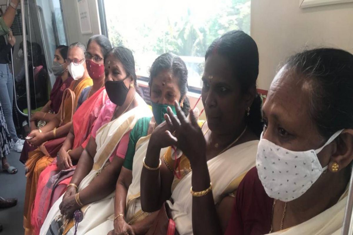 വനിതാ ദിനത്തെ ട്രാവല്‍ ദിനമാക്കി കൊച്ചിക്കാര്‍; മെട്രോയിലെ സൗജന്യയാത്ര