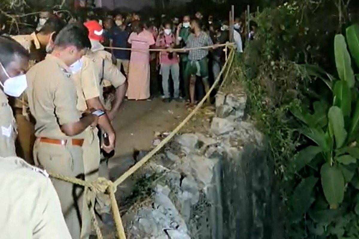 Accident| പത്തുടൺ വളവുമായി ലോറി ക്വാറിയിലെ കുളത്തിലേക്ക് വീണുമുങ്ങി; ഡ്രൈവറെ കാണാനില്ല