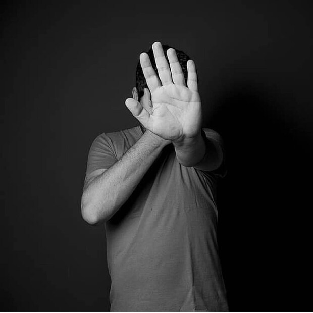  ഭാര്യാഭർത്താക്കന്മാർ (husband and wife quarrel) തമ്മിലെ കലഹം പലവിധേന നടക്കാറുണ്ട്. എന്നാൽ തീർത്തും വിചിത്രമായ ഒരു സംഭവം ഇവിടെ റിപ്പോർട്ട് ചെയ്യപ്പെട്ടിരിക്കുന്നു. കുപിതയായ ഭാര്യ ഭർത്താവിന്റെ ജനനേന്ദ്രിയം അടിച്ചു തകർക്കുകയാണ് ഉണ്ടായത്. ഭർത്താവിന് സംഭവത്തെത്തുടർന്ന് 17 സ്റ്റിച്ചുകൾ വേണ്ടിവന്നതായും റിപ്പോർട്ടിൽ പറയുന്നു. ഭാര്യയിൽ നിന്നും കുറച്ചു നാളത്തേക്ക് പിരിഞ്ഞു നിൽക്കാൻ ഭർത്താവ് തീരുമാനിച്ചിട്ടുണ്ട് (പ്രതീകാത്മക ചിത്രം)