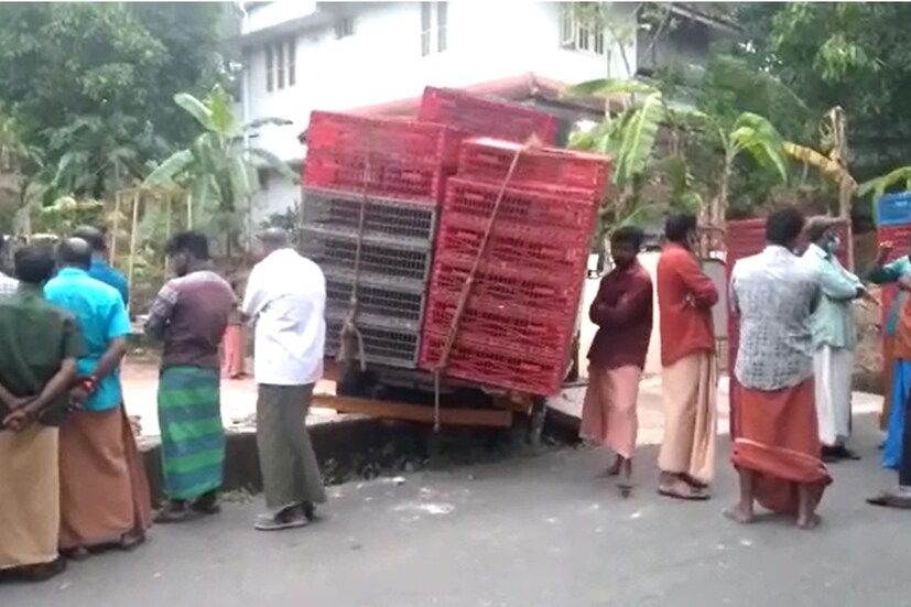 കുറ്റിയാണിക്കാട് ക്ഷേത്രത്തിലെ ഉത്സവത്തിനോടനുബന്ധിച്ച് നടക്കുന്ന അന്നദാനത്തിന് സദ്യ വട്ടങ്ങൾ ഒരുക്കിയ ശേഷം അജയൻ വീട്ടിലേക്ക് മടങ്ങുന്നതിനിടയിൽ ആയിരുന്നു അപകടം.