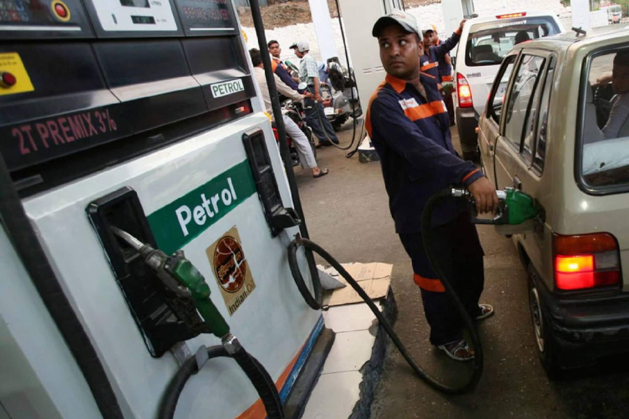 മാറ്റമില്ലാതെ തുടർന്ന് ഇന്ധനവില; ഇന്നത്തെ പെട്രോൾ ഡീസൽ നിരക്ക് അറിയാം