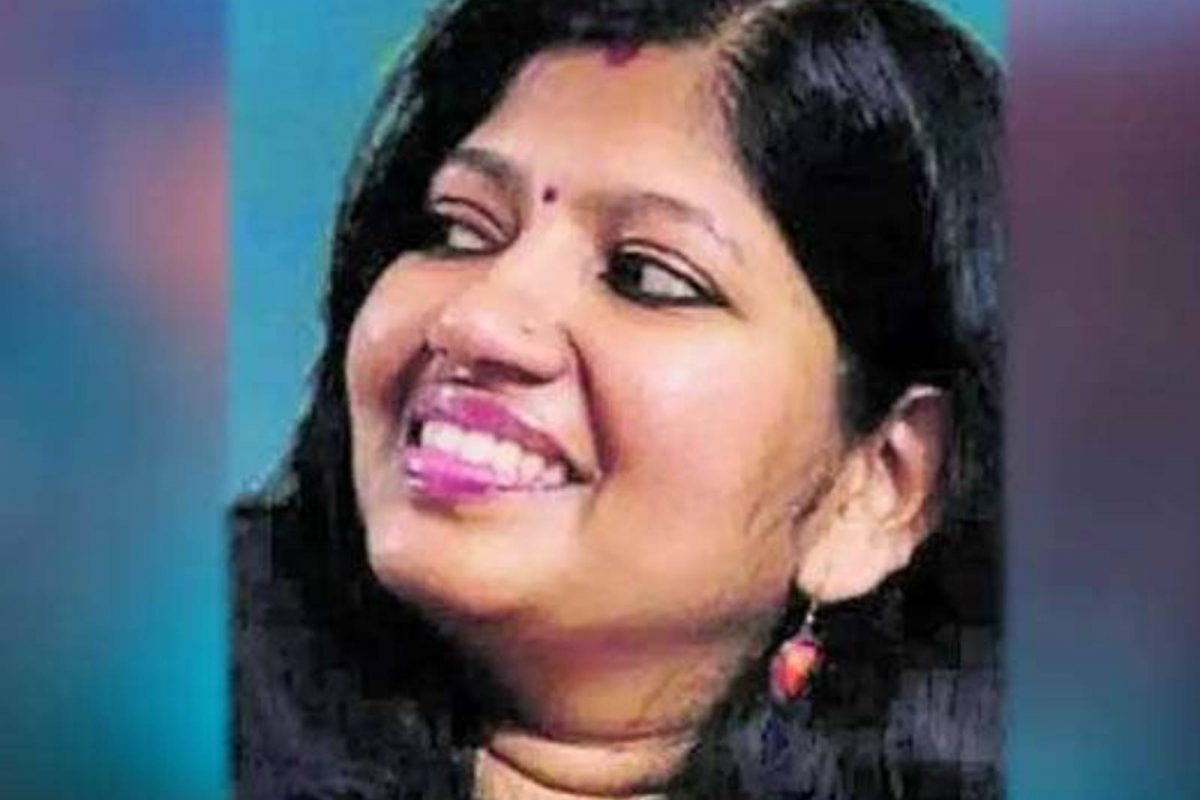 ശ്രുതിയുടെ മരണത്തില്‍  ദുരൂഹത നീക്കണം എന്നാവശ്യപ്പെട്ട് ബന്ധുക്കള്‍ വൈറ്റ്ഫീല്‍ഡ് പോലീസ് സ്റ്റേഷനില്‍ പരാതി നല്‍കി