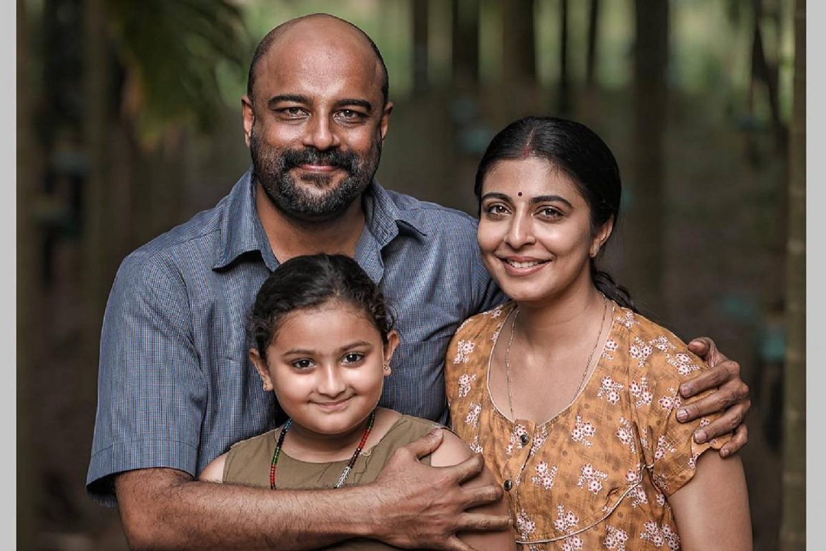 കുടുംബചിത്രവുമായി മുരളി ഗോപി; 'കനകരാജ്യം' സെക്കന്റ് ലുക്ക്