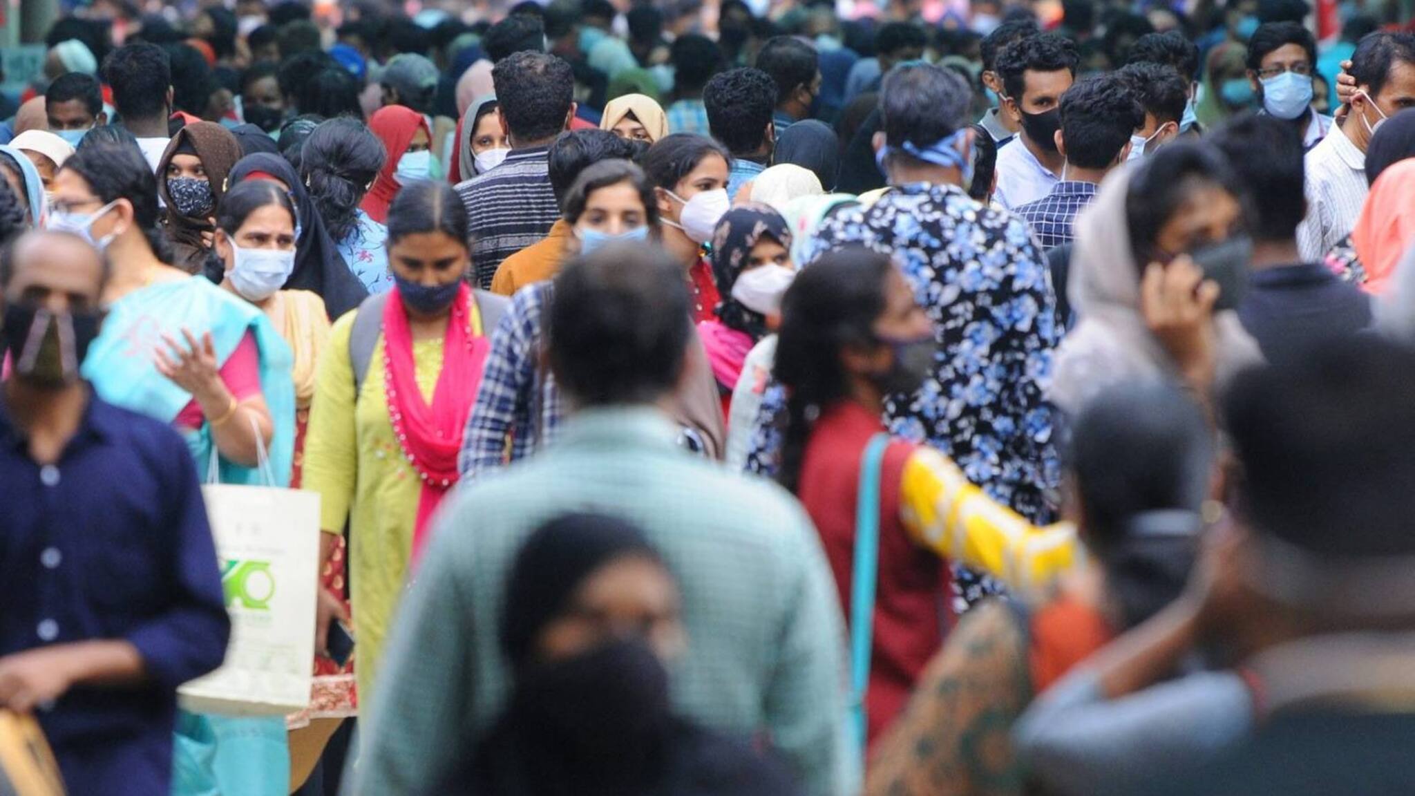 COVID-19 | 110 രാജ്യങ്ങളിൽ കോവിഡ് കുതിച്ചുയരുന്നു; കൂടുതലും ഒമിക്രോൺ വകഭേദങ്ങൾ; മുന്നറിയിപ്പുമായി WHO