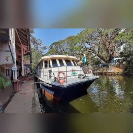 80 രൂപയുണ്ടോ കൈയിൽ ? പാതിരാമണല് ദ്വീപ് കാണാന് പോയാലോ? 80 രൂപയുണ്ടോ കൈയിൽ ? പാതിരാമണല് ദ്വീപ് കാണാന് പോയാലോ?