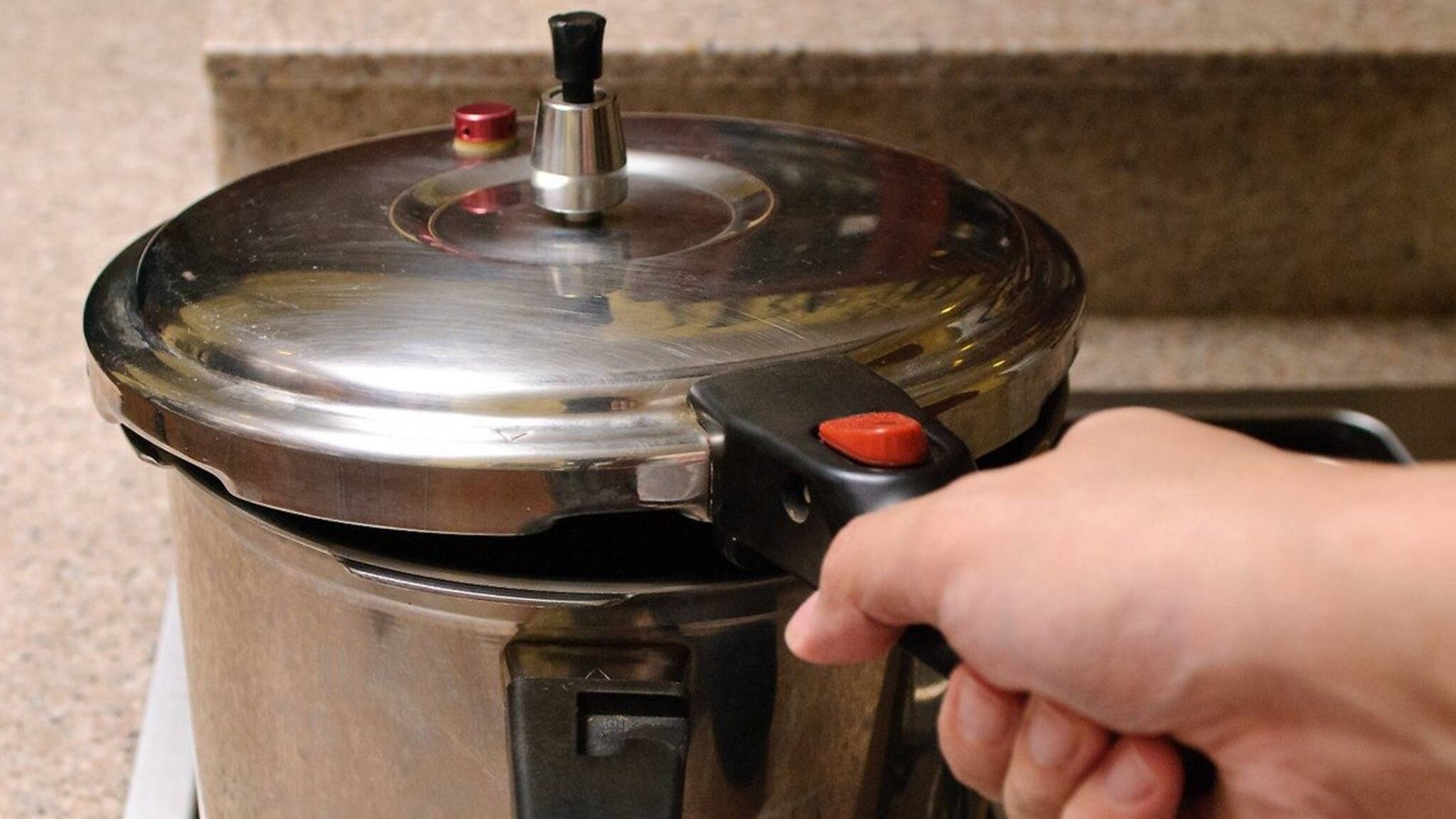 Pressure Cooker| സ്ഥിരമായി പ്രഷർ കുക്കർ ഉപയോഗിക്കുന്നവരാണോ? ഈ കാര്യങ്ങൾ ശ്രദ്ധിക്കാം