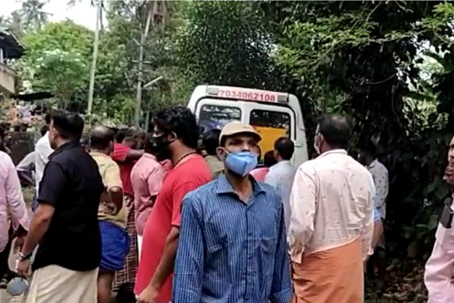  സമാധാനപരമായി നിന്നിരുന്ന ആന, പെട്ടെന്ന് പാപ്പാന് നേരെ തിരിയുകയും തുമ്പിക്കൈകൊണ്ട് കോരിയെടുത്ത് മരത്തിലേക്ക് അടിക്കുകയുമായിരുന്നു.