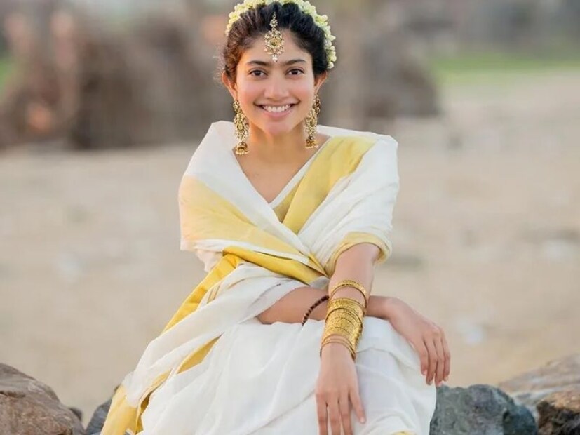  വിരാട പർവത്തിന്റെ പ്രമോഷന് എത്തിയ താരത്തിന് മുന്നിലാണ് ആരാധകൻ എത്തിയത്. തുടർന്ന് നെഞ്ചിൽ പതിച്ച ടാറ്റൂ കാണിച്ചു. ഇതോടെ പല്ലവിയും അമ്പരന്നു. തനിക്കൊപ്പം ഒരു സെൽഫിയെടുക്കണമെന്നായിരുന്നു ആരാധകന്റെ മറ്റൊരു ആവശ്യം.