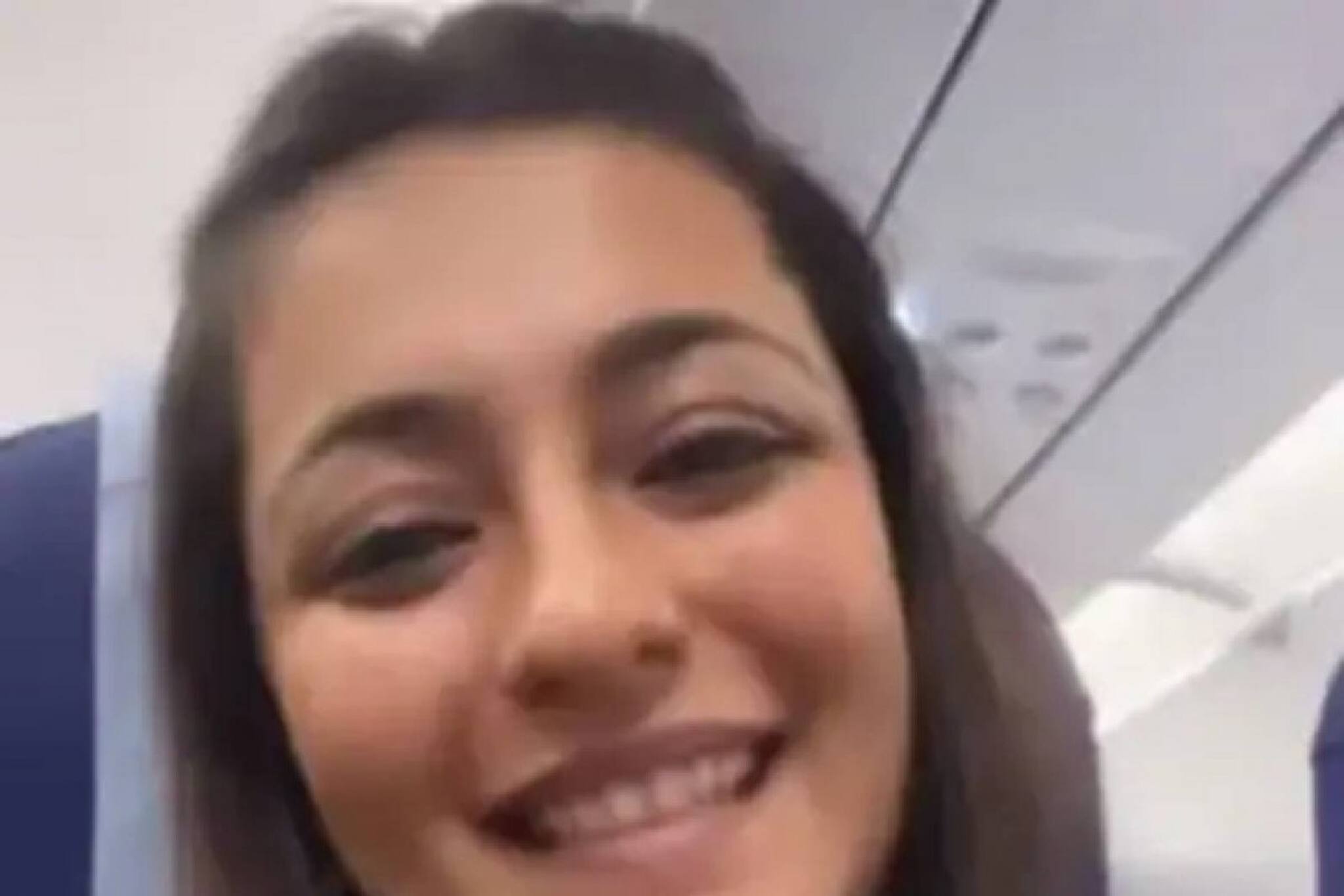 വിമാനത്തിൽ യാത്രക്കാരിയായി പൈലറ്റിന്റെ ഭാര്യ; വൈറലായി ഭർത്താവിന്റെ വാക്കുകൾ