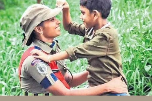 നൗജിഷയും മകനും