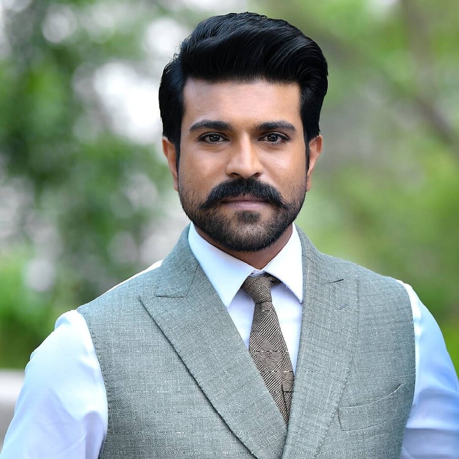  രാജമൗലിയുടെ ആക്ഷൻ ഇതിഹാസമായ RRR ൽ രാം ചരൺ നായകനായിരുന്നു. പിതാവ് ചിരഞ്ജീവിക്കൊപ്പം അഭിനയിച്ച ആചാര്യ ആയിരുന്നു അദ്ദേഹത്തിന്റെ തൊട്ടടുത്ത റിലീസ്. RRR കഴിഞ്ഞ് അഞ്ച് ആഴ്ചകൾക്കുള്ളിൽ ആ സിനിമ പുറത്തിറങ്ങി. ആഗോള ബോക്‌സ് ഓഫീസിൽ RRR 1000 കോടിക്കു മുകളിൽ നേടിയപ്പോൾ, 100 കോടി പോലും മറികടക്കാൻ ആചാര്യ പാടുപെട്ടു