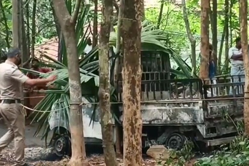  കീഴാറ്റൂർ കൊണ്ടിപ്പരമ്പ് നെല്ലിക്കുന്ന് പാലേക്കോടൻ വീട്ടിൽ ഭാര്യ ജാസ്മിൻ( 37), മകൾ ഫാത്തിമത്ത് സഫ (11)എന്നിവർ ആണ് പൊള്ളല്ലേറ്റ് ദാരുണമായി കൊല്ലപ്പെട്ടത്. വാഹനത്തിൽ നിന്ന് രക്ഷപ്പെടുത്തിയ മൂന്നാമത്തെ മകൾ 5 വയസുകാരി ഷിഫാന  കോഴിക്കോട് മെഡിക്കൽ കോളേജ് ആശുപത്രിയിൽ ചികിത്സയിൽ ആണ്. രാവിലെ 11 മണിയോടെ ആണ് നാടിനെ നടുക്കിയ ക്രൂരകൃത്യം നടന്നത്. രണ്ട് വീടുകൾക്ക് അപ്പുറത്ത് ഉള്ള റബ്ബർ എസ്റ്റേറ്റിൽ വച്ച് തന്നെ ഇയാള് വാഹനത്തിന് തീ കൊളുത്തി. ഏതോ ഒരു ഇന്ധനം ഒഴിച്ച് തീ കത്തിക്കുക ആയിരുന്നു. ഗുഡ്സ് ഓട്ടോയിൽ സ്ഫോടക വസ്തുക്കളും ഉണ്ടായിരുന്നു.